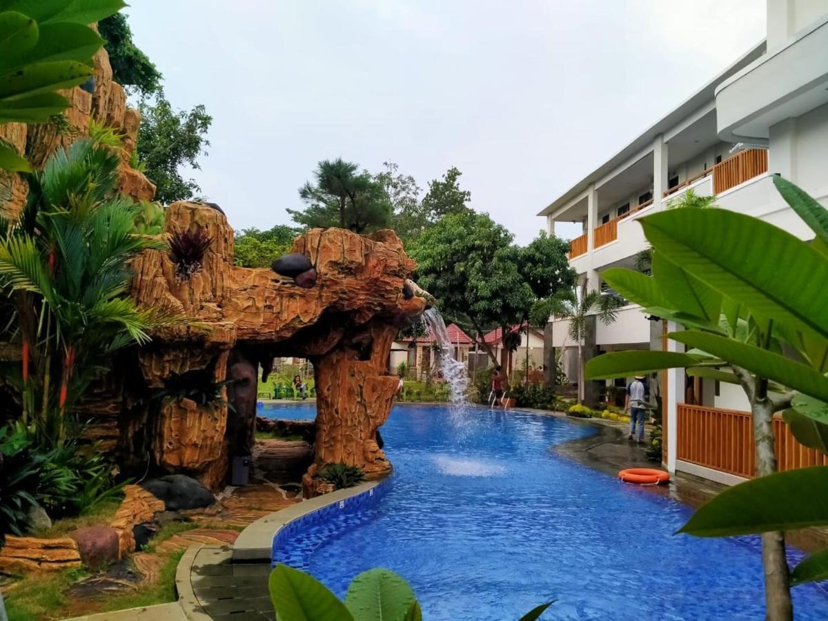 Long Beach Hotel Pangandaran Extérieur photo