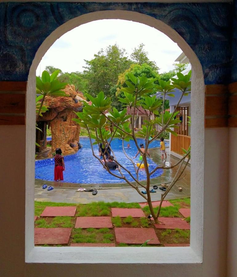Long Beach Hotel Pangandaran Extérieur photo