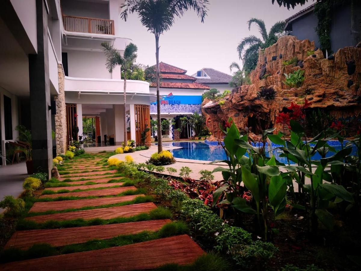 Long Beach Hotel Pangandaran Extérieur photo
