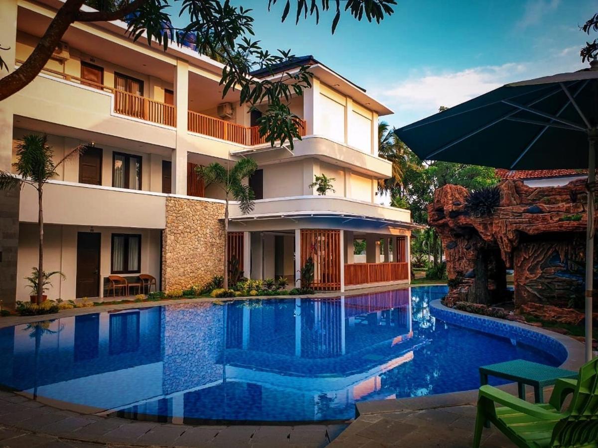 Long Beach Hotel Pangandaran Extérieur photo