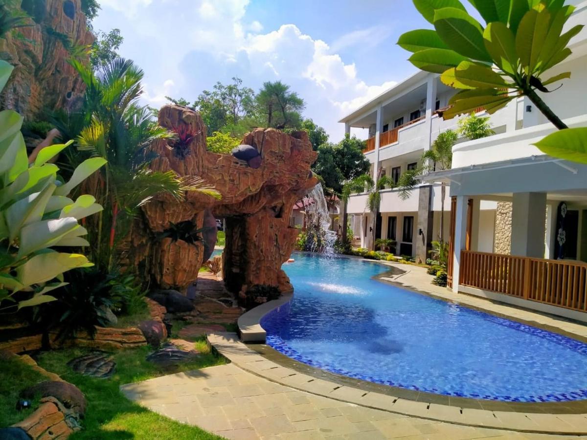 Long Beach Hotel Pangandaran Extérieur photo