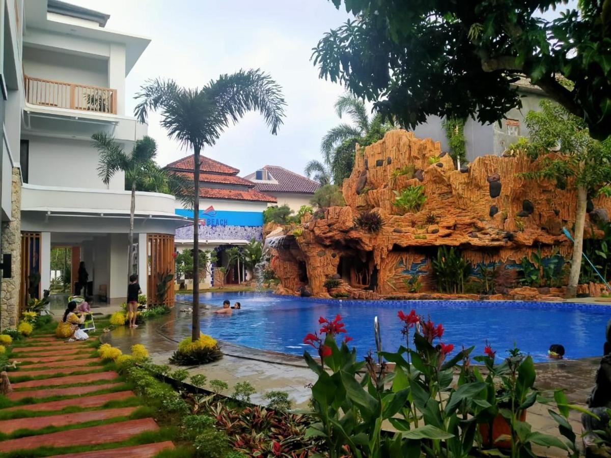 Long Beach Hotel Pangandaran Extérieur photo