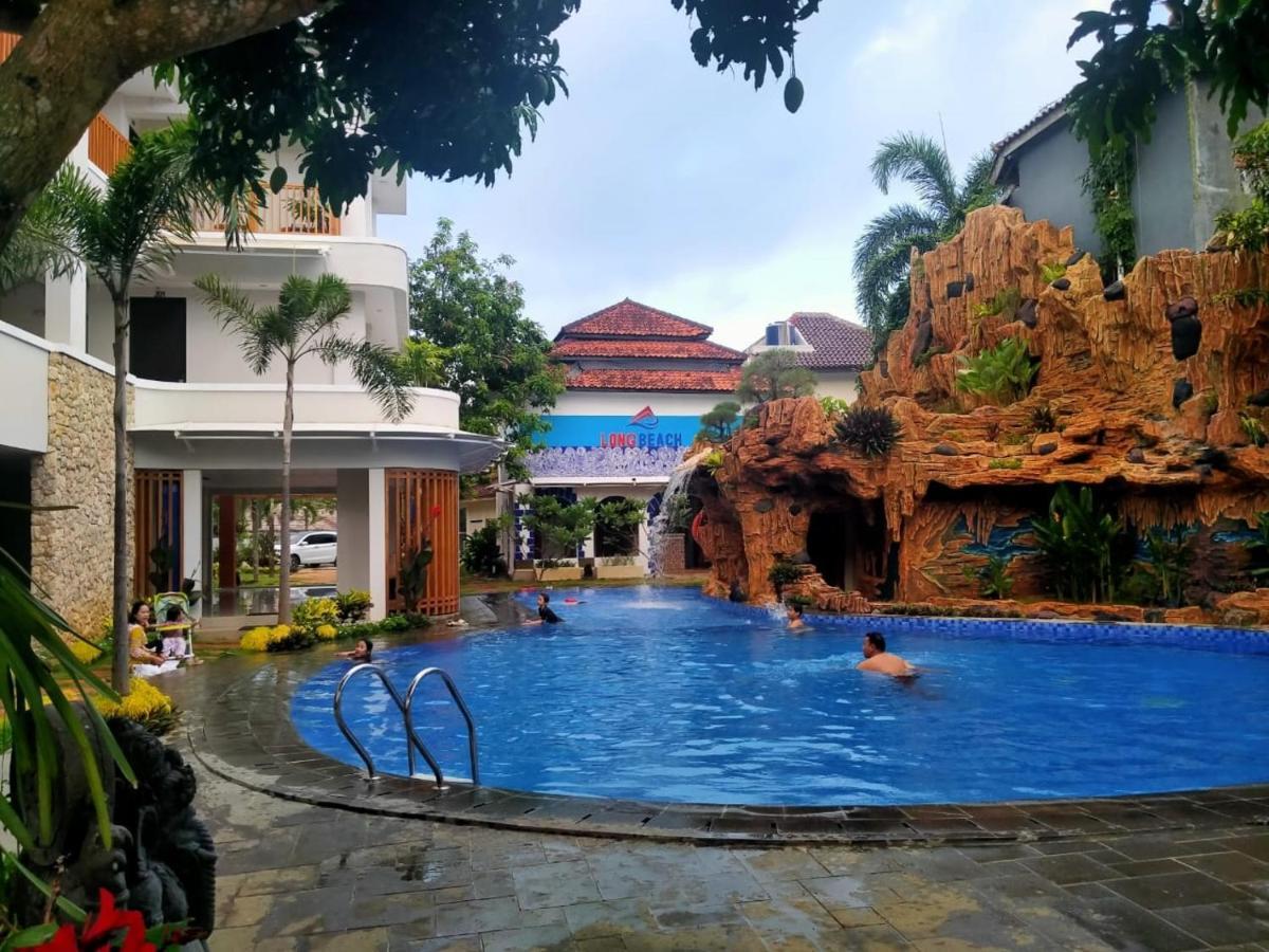 Long Beach Hotel Pangandaran Extérieur photo
