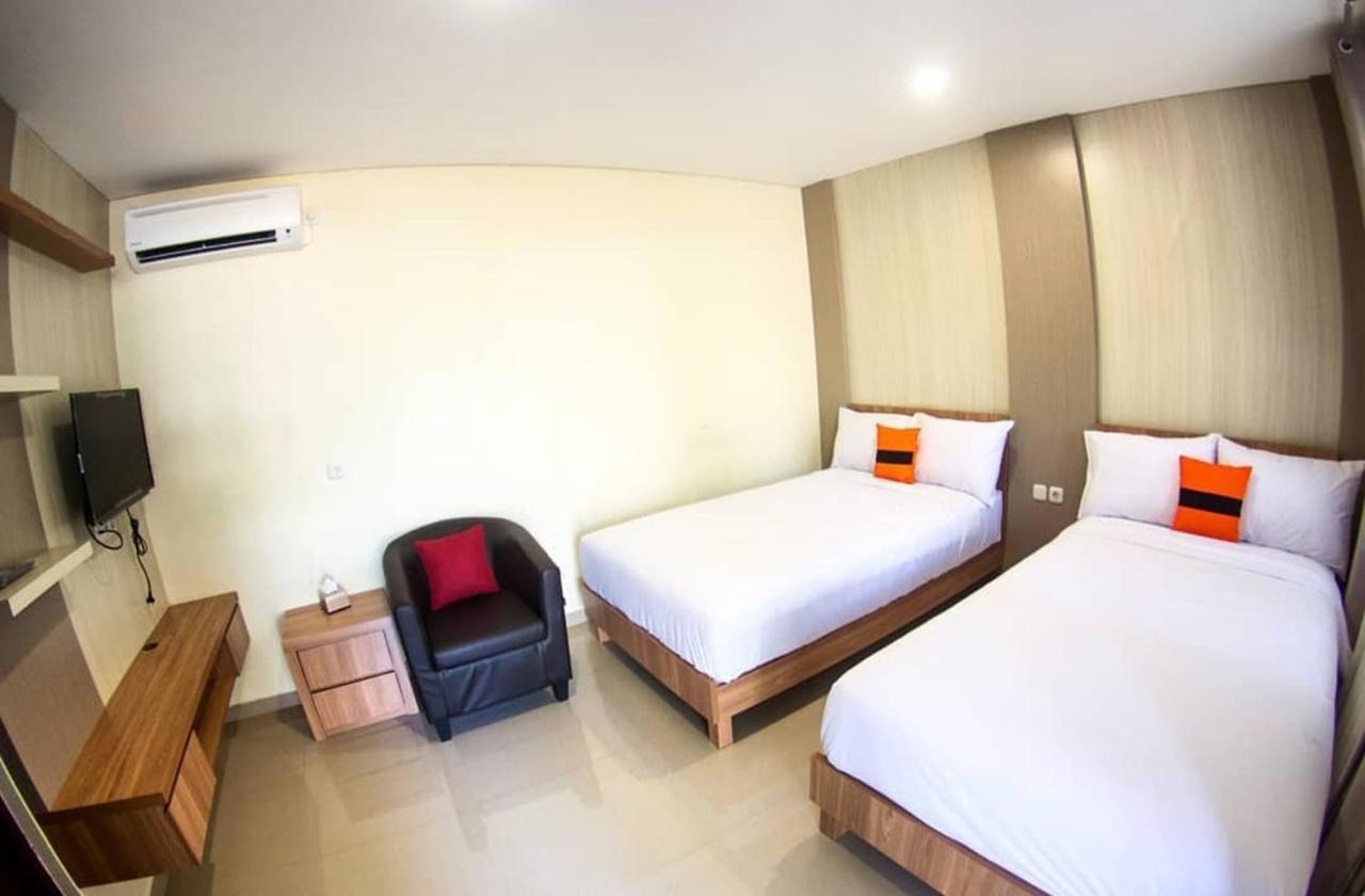 Long Beach Hotel Pangandaran Extérieur photo