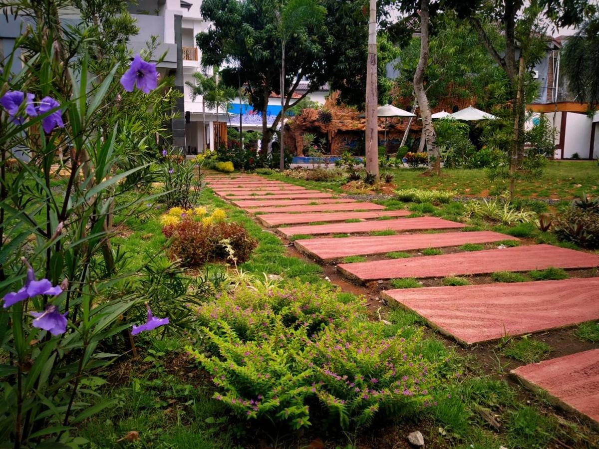Long Beach Hotel Pangandaran Extérieur photo