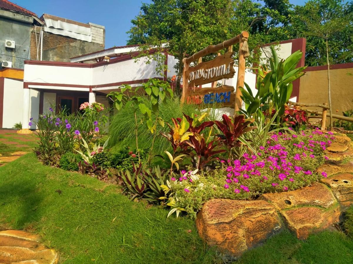 Long Beach Hotel Pangandaran Extérieur photo