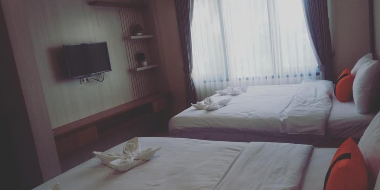 Long Beach Hotel Pangandaran Extérieur photo