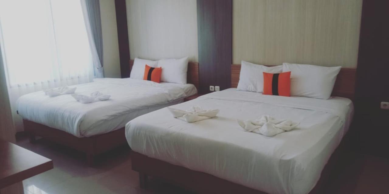Long Beach Hotel Pangandaran Extérieur photo