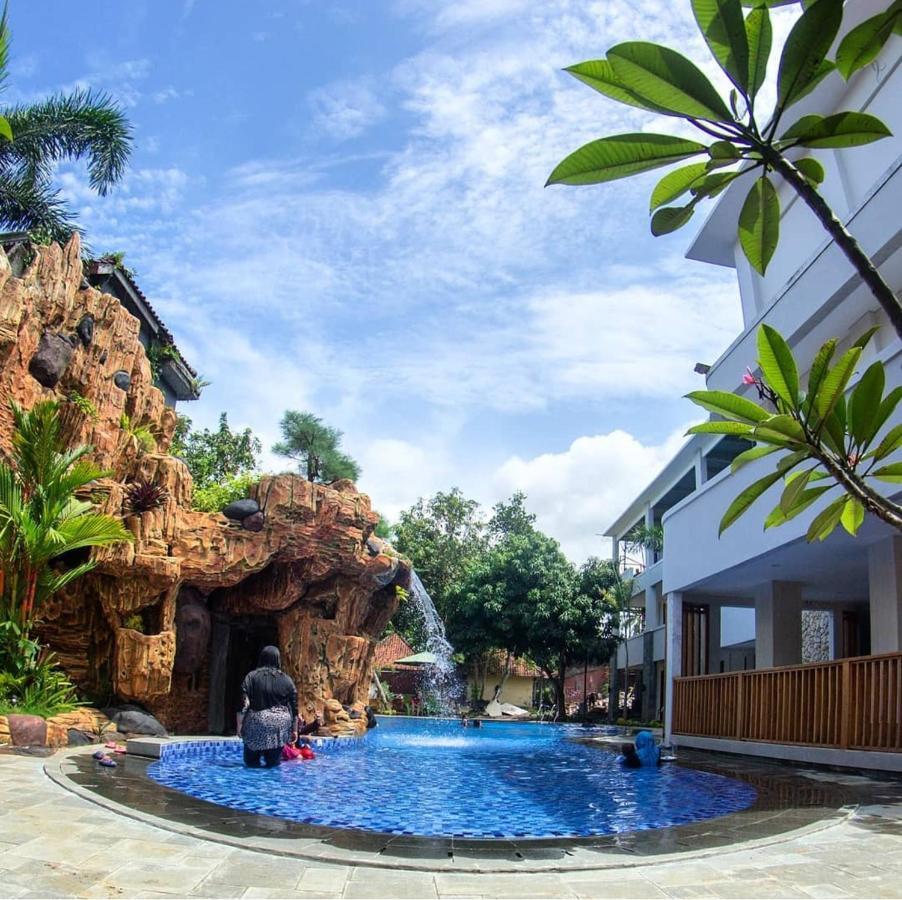 Long Beach Hotel Pangandaran Extérieur photo